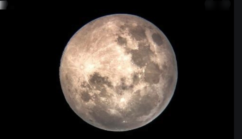 Hoy Luna de Flor la última superluna del año Mujer es Más