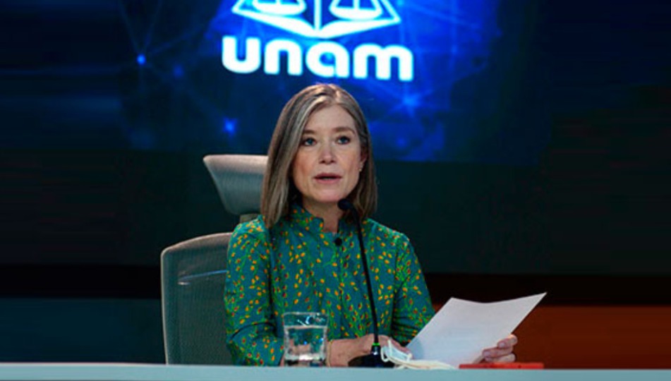 Designan a Mónica González como directora del Instituto de